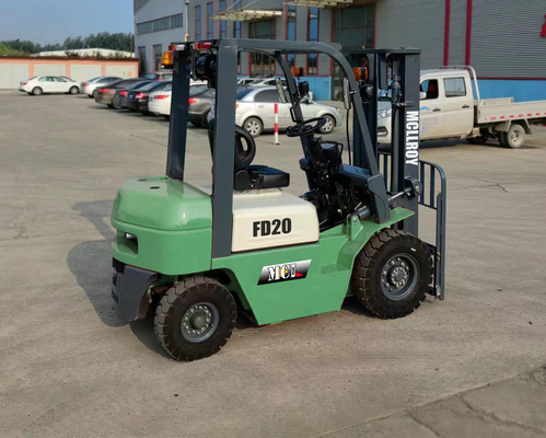 Ağır Yük Kapasitesi Forklift Kamyonları Taşıma ve Depolama sırasında Malların Etkili Bir Dönüşümünü Sağlar