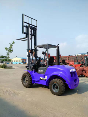 Ağır Güçlü Dizel Dört Tekerlekli Sürüş Forklift Kamyon Lastik Tipi Hava / Katı