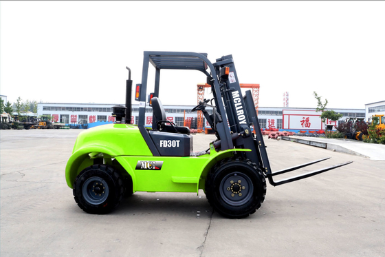 Düşük titreşimli tüm arazi forklift kamyonu işyerindeki güvenliği arttırır ve kaza riskini azaltır