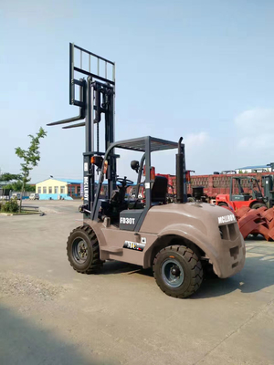 Özelleştirilebilir Bağlantılar Dikey Depolama Çözümlerini Etkinleştirerek Depolama Kapasitesini Artıran Off-Road Forklift Truck